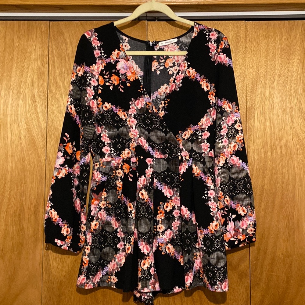 Mika & Gala Romper Size 10 Low Front Beautiful Print